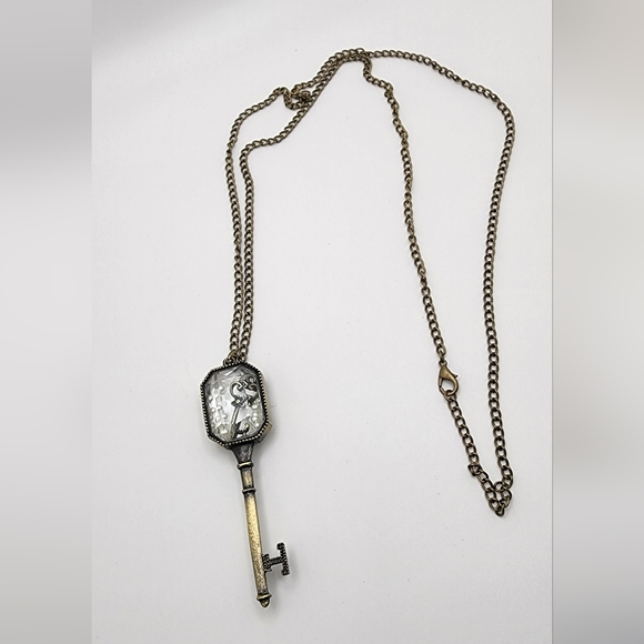 Vintage Key Pendant with Necklace. Brass Tone filled with Tiny Pearls. - Picture 6 of 7